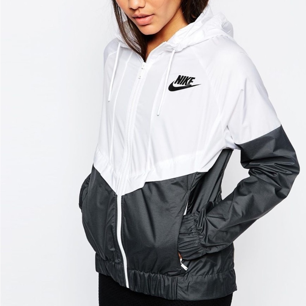 NIKE WHITE/GRAY WINDBREAKER WOMENS SIZE SMALL